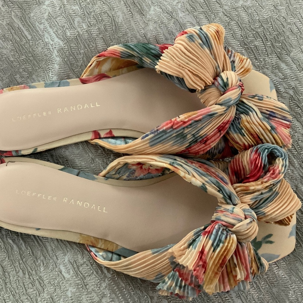 Loeffler Randall Daphne flat bow sandal size 6